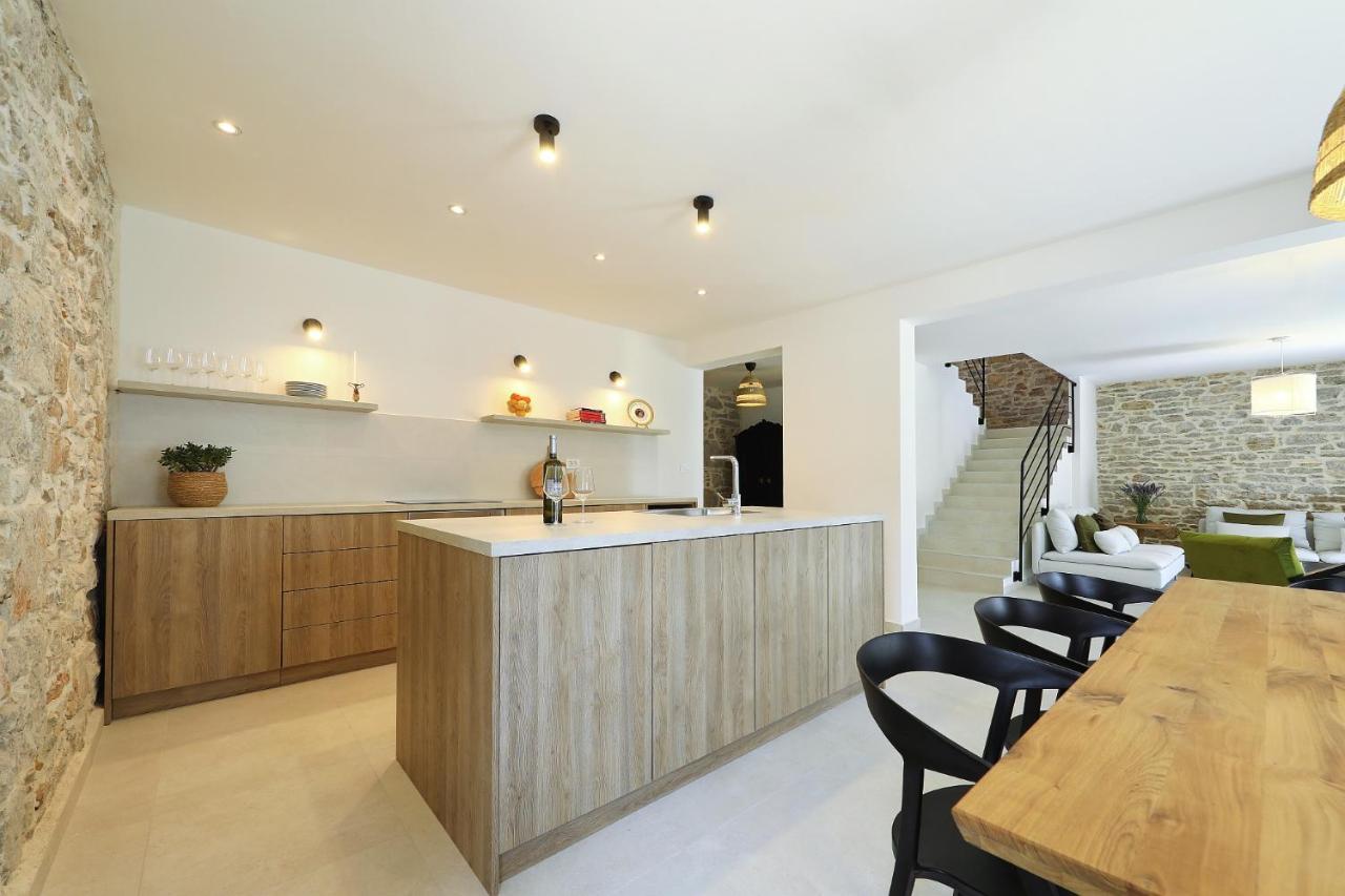 Villa Mira With A Heated Pool And A Sea View Bozava Bagian luar foto